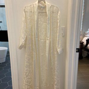 Oscar De La Renta Lace Robe